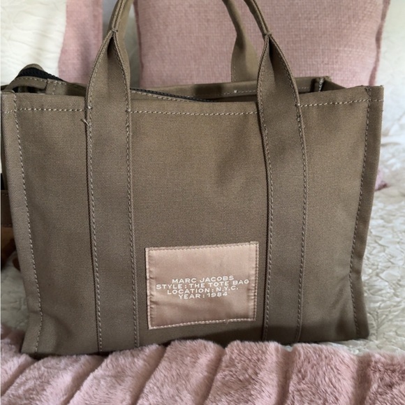 DO NOT BUY Marc Jacobs Brown Tote Bag listing for yazzy - Picture 4 of 9